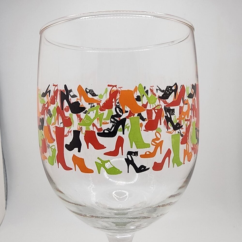 Set of 2 "Shoes" Wine Glasses - Picture 8 of 9